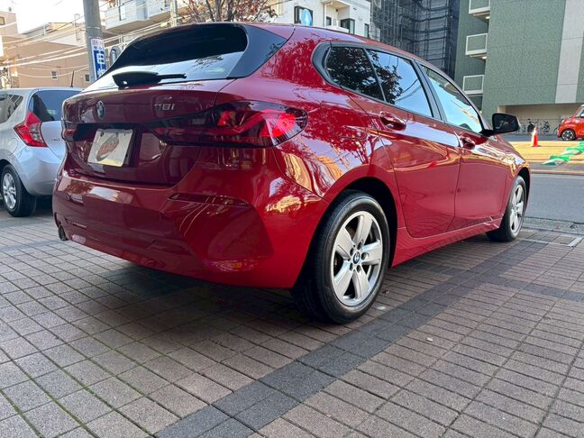 鮮やかな赤色、目立つ傷もなく綺麗な状態です！